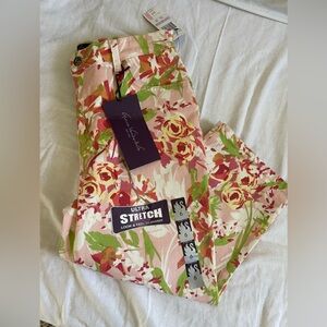 Gloria Vanderbilt floral woman’s capri pants size 6